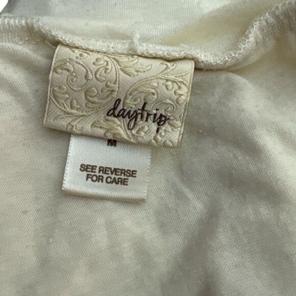 Day trip Aztec Southwest Skull Split Back Cream Tee Sz M - Picture 4 of 4